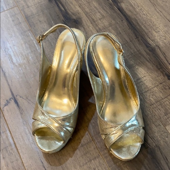 Shoes - Picture 2 of 6